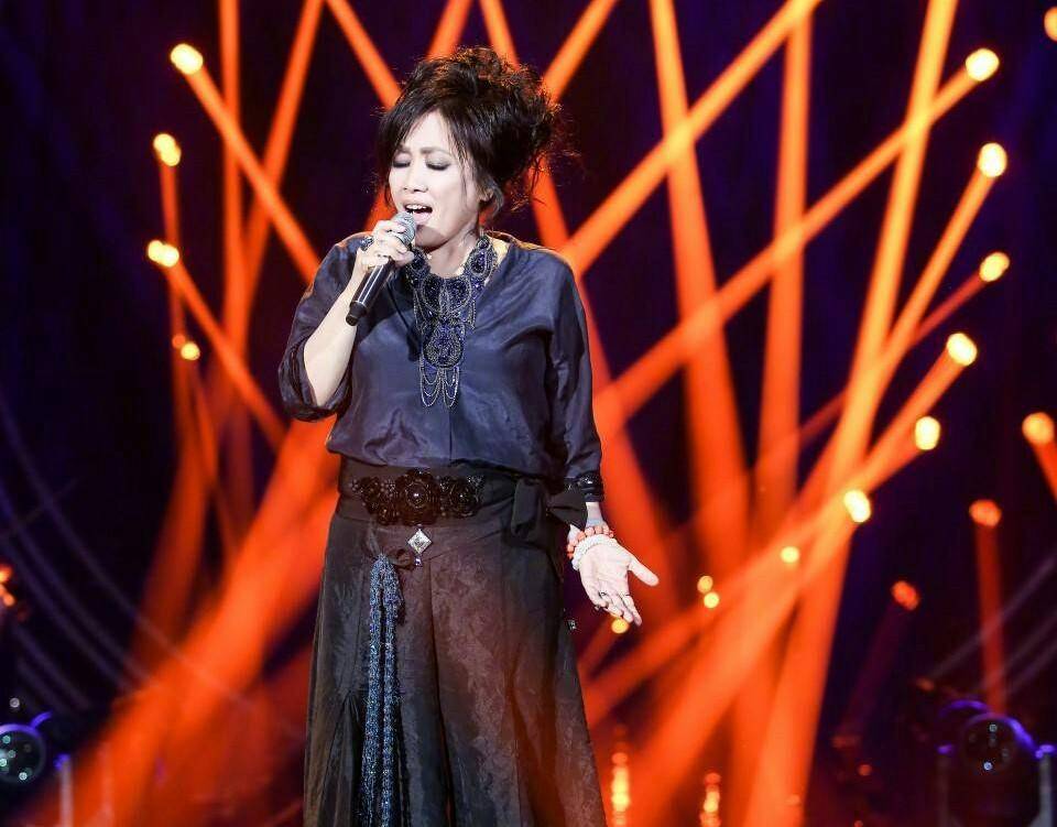 歌坛大姐大毛阿敏韩红都视她为偶像，可惜她在《歌手》不能做冠军