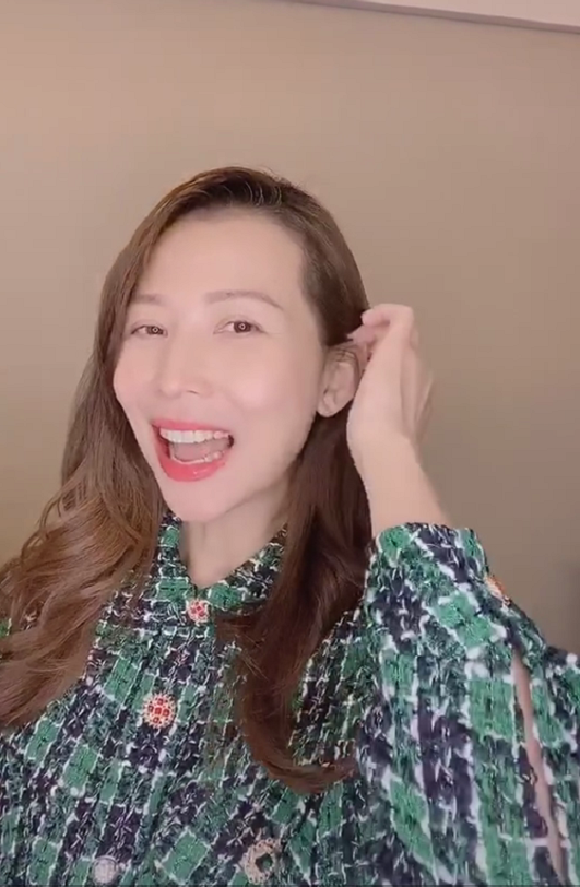 蔡少芬抱1歲兒子花式秀幸福，稱公婆老公都被拿下，自侃一統天下