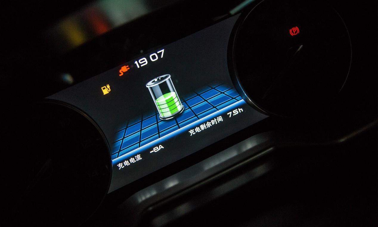 特斯拉又双叒叕降价啦！国产电动车想火，先装