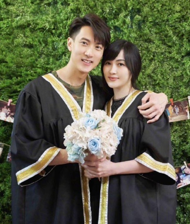 飞轮海出道十五周年，吴尊发文纪念，晒组合初期演出照回忆满满