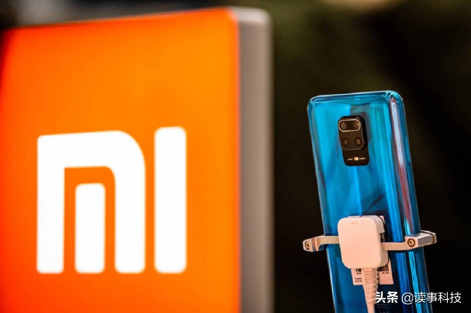 小米比华为厉害？小米2个月告赢美国，华为2年连