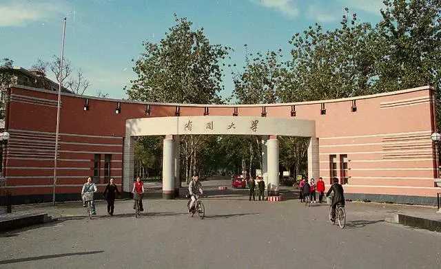 高校教师王树振，起诉美国政府等四被告，索赔