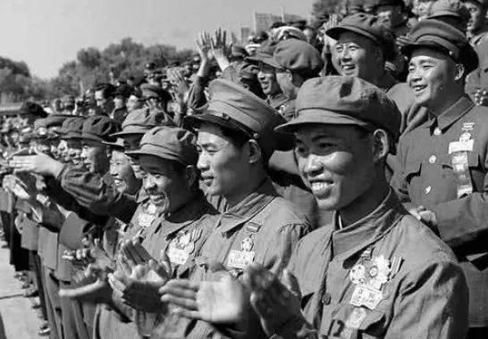 开国中将杜平婉拒任命，为何国宴上唯独他的敬