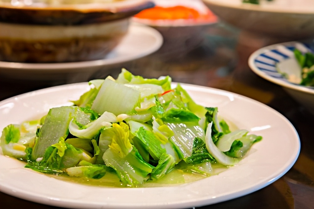 家庭炒菜時用白醋還是陳醋？看完后明白了，原來差別這么大