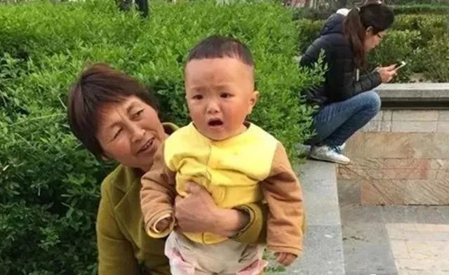 孩子看到某個人大哭是不祥之兆？ 科學解釋來了，家長別迷信