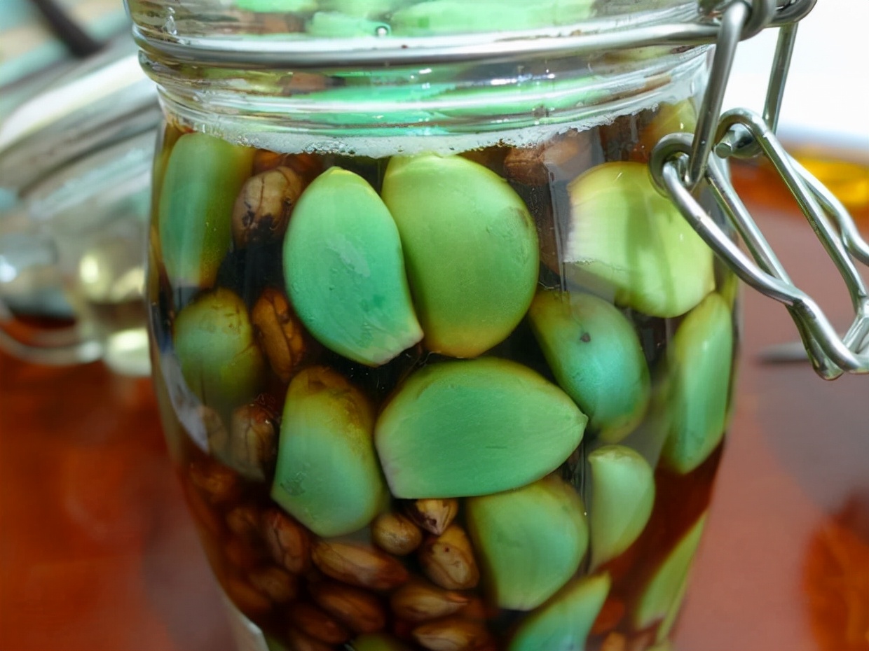 For pickled laba garlic, it is wrong to add only vinegar. Adding these