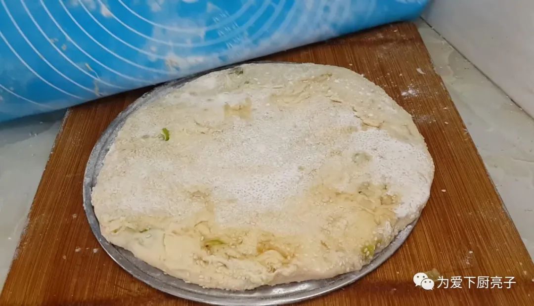 烙千層餅時，切記不要放小蔥，教你一招柔軟勁道，吃著真過癮