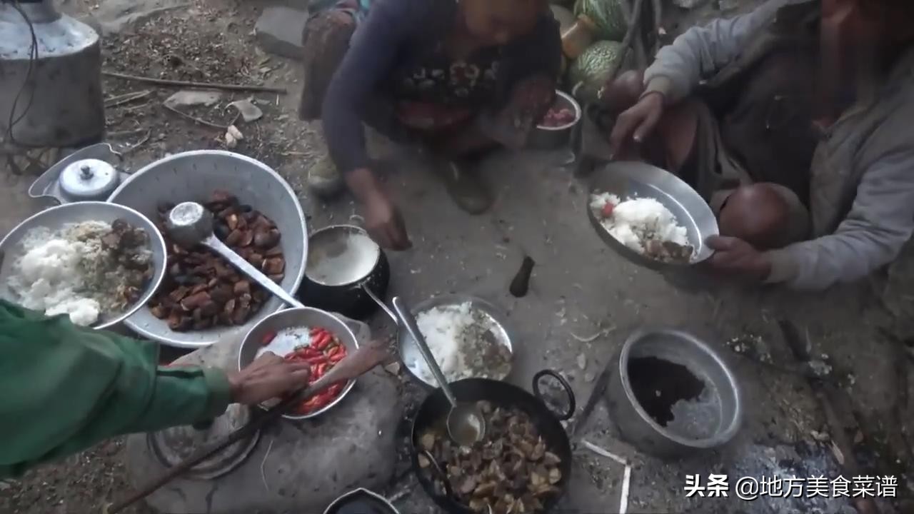 中国小伙送尼泊尔山区贫困户一头猪，解决了他们一年的肉食问题