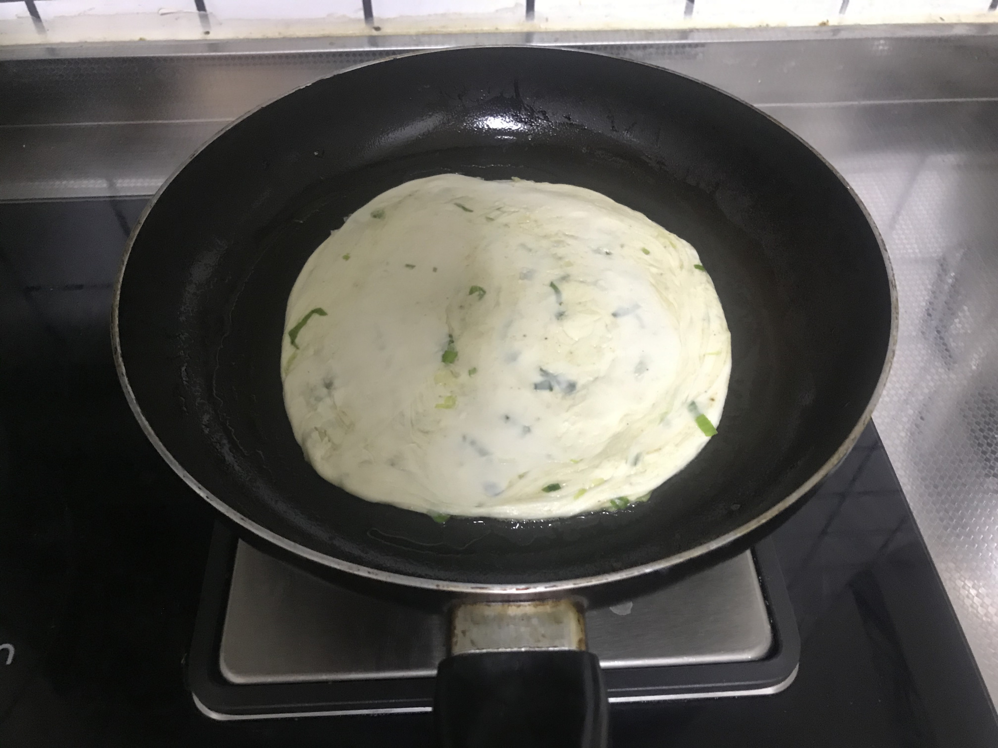 蔥花餅好吃的做法，一抻一卷，柔軟筋道，香酥多層，簡單還好吃