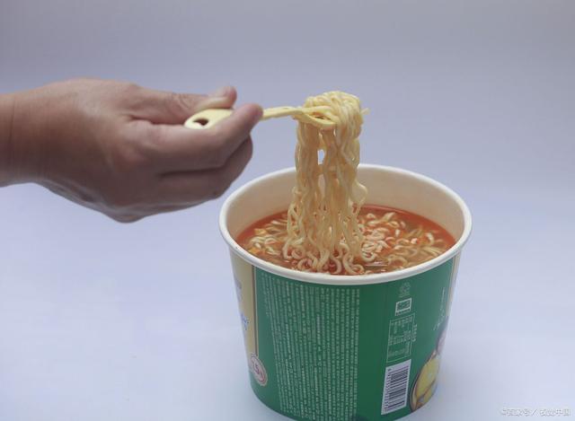 方便面巨头倒下！从20亿巅峰到“黯然离场”，只