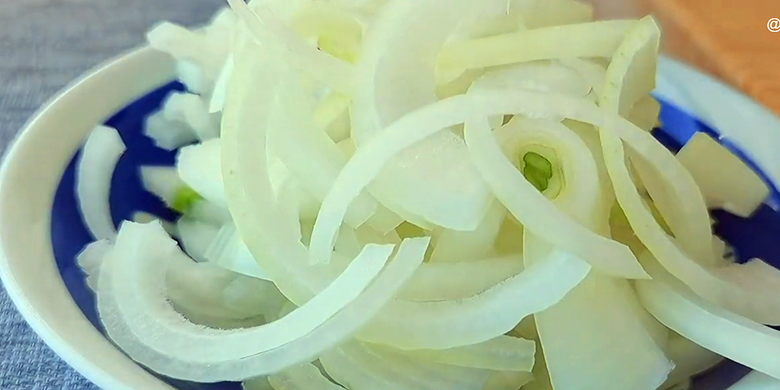 土豆片這樣做太好吃了，學會用它來招待客人，比紅燒肉還受歡迎