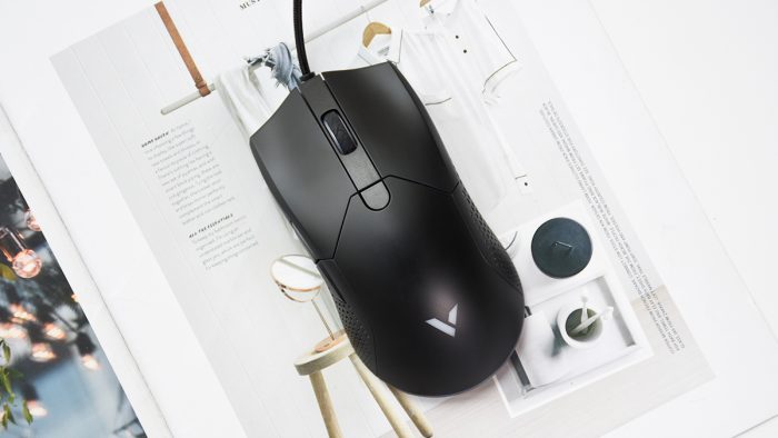 雷柏V30游戏鼠标：稳重发挥 绚丽灯效