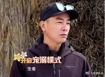應采兒母子過母親節，小兒子眼睛有哥哥兩倍大，陳小春基因被打敗