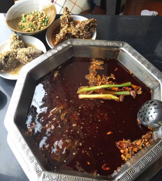 美食界扛把子都藏在成都三江鞋厂、东郊记忆等