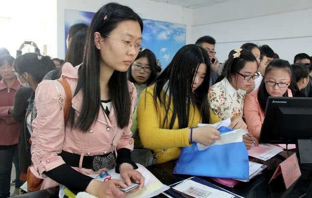 老教师等退休，中年教师熬退休，年轻教师盼退