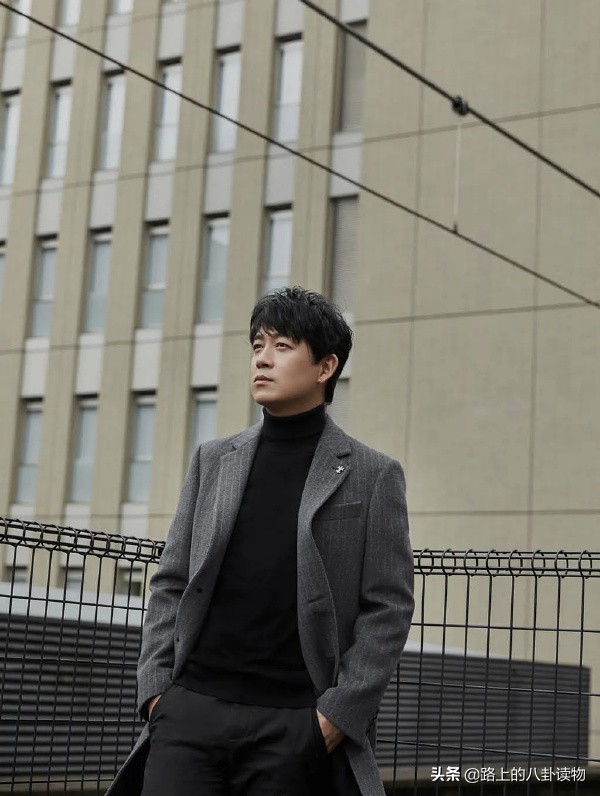 《龙岭迷窟》两次出现在石壁上方凹洞里的不明