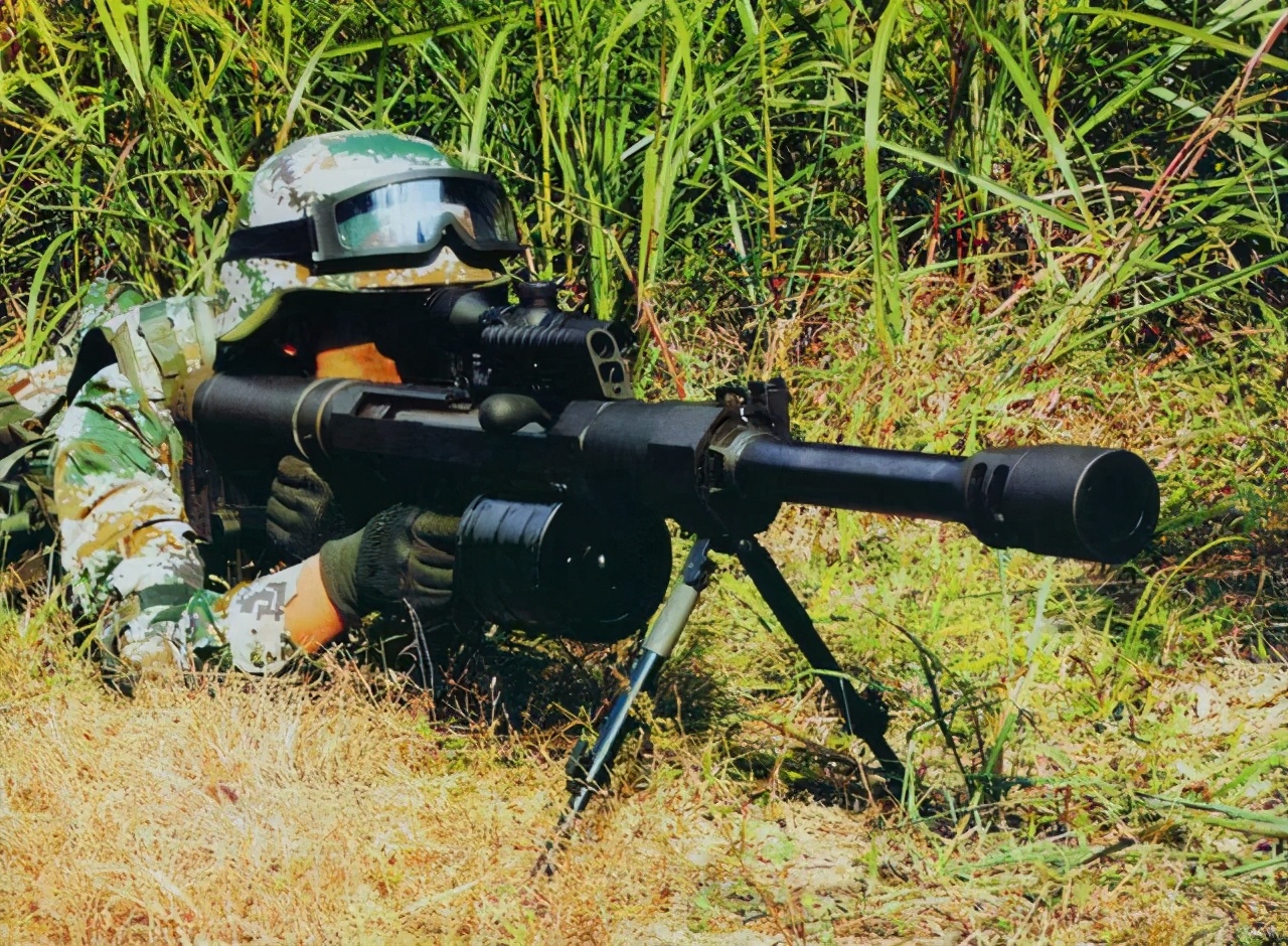 一枪打爆一辆车！揭秘解放军最新大口径杀器榴弹枪，关键技术全球首创