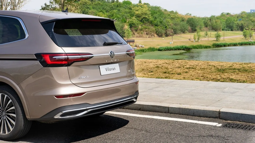 上汽大众进军“航空界”，造了一台「头等舱」