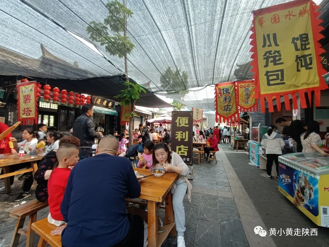 陜西這個(gè)大牌度假區(qū)很不錯(cuò)！美食很多消費(fèi)低,，最低30元就能住一晚