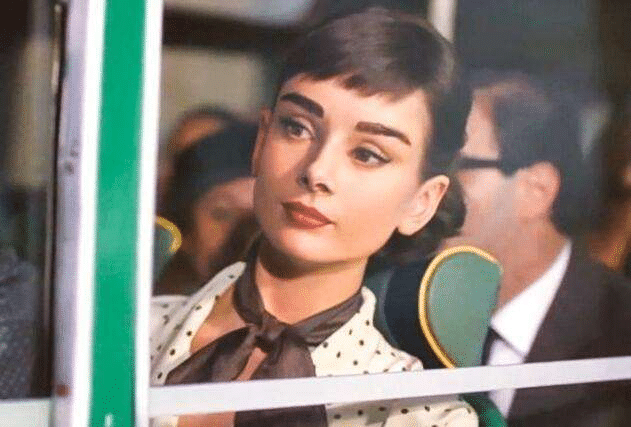 ​同样是代言“德芙”：前3位普通，只有她拍出