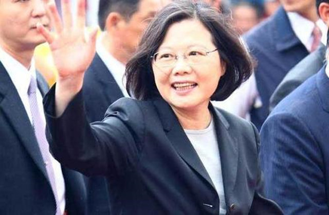 美軍艦現身台海，民進黨又�興奮�了