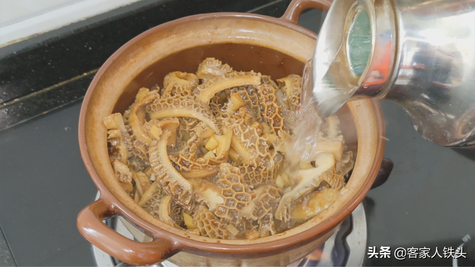 The special way to eat money belly, a famous delicacy in Guangdong teahouse, the taste is crisp but not rotten, it is really delicious