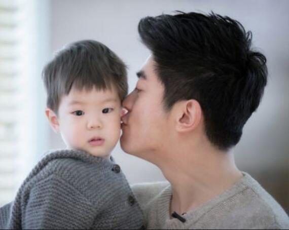 嗯哼情商爆棚，爸爸杜江4大語錄獲網友狂贊：別給孩子貼負面標籤