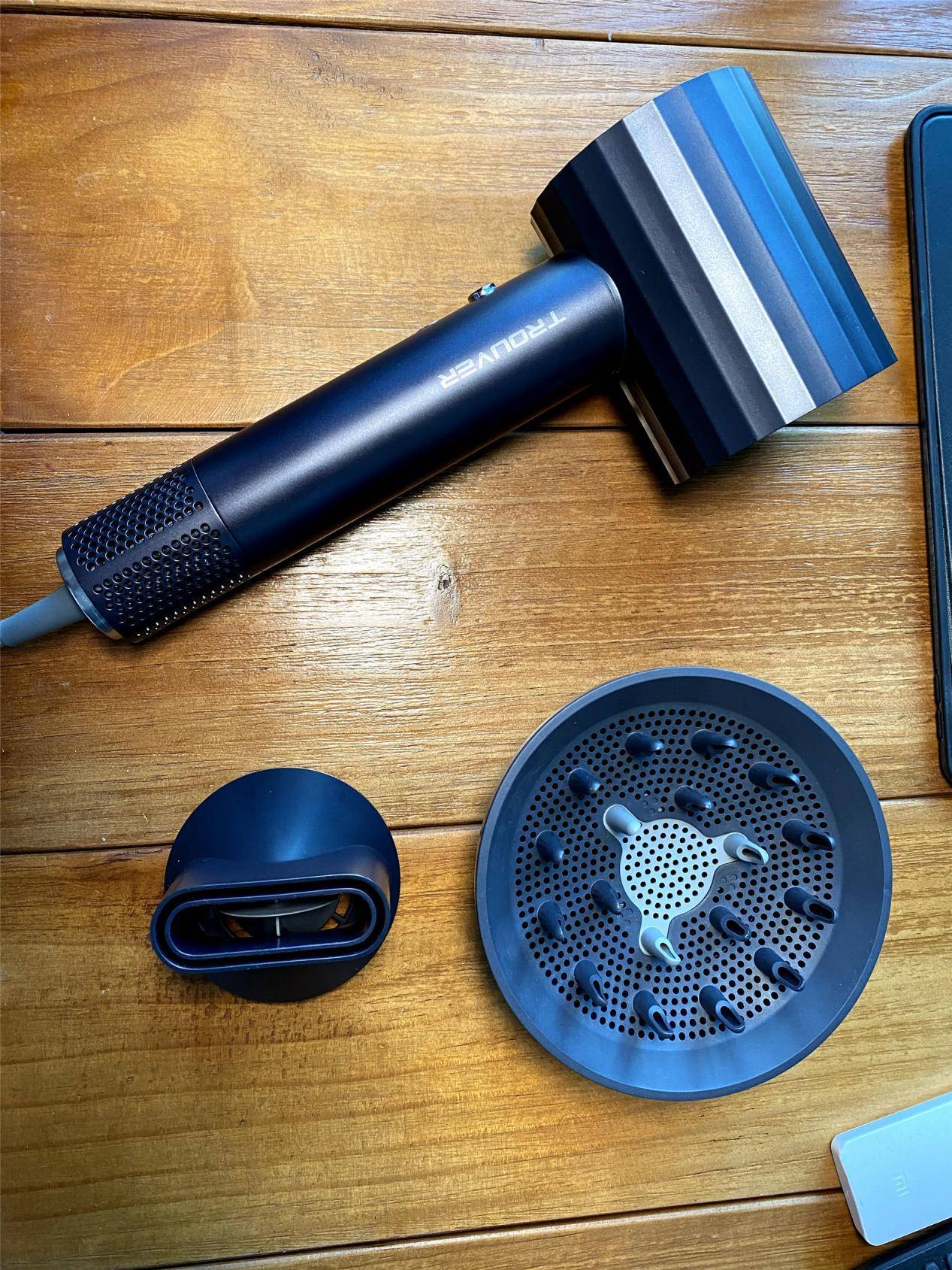 大未高速吹风机：年轻人的科技时尚新宠