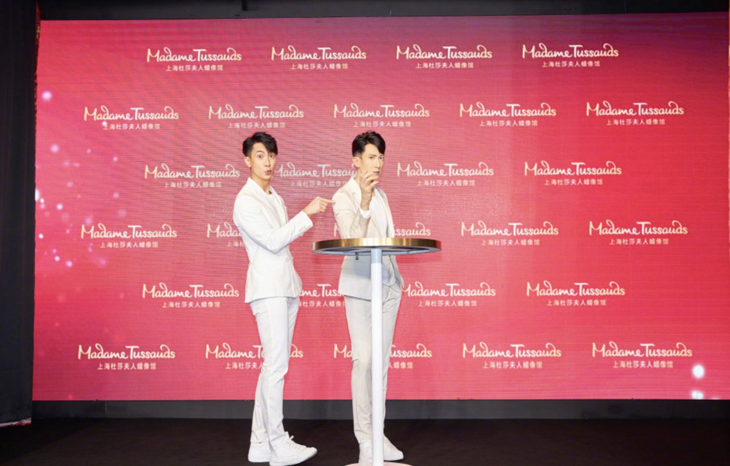 吳尊入駐蠟像館，成館內首尊仿生臂肌蠟像，和自己掰手腕一較高下