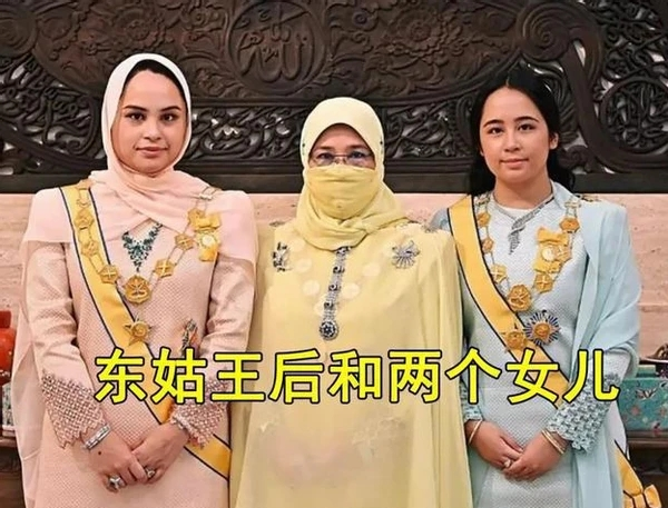 大马王后家世显赫，国王无奈雪藏娇妻26年，生5朵金花婀娜多姿