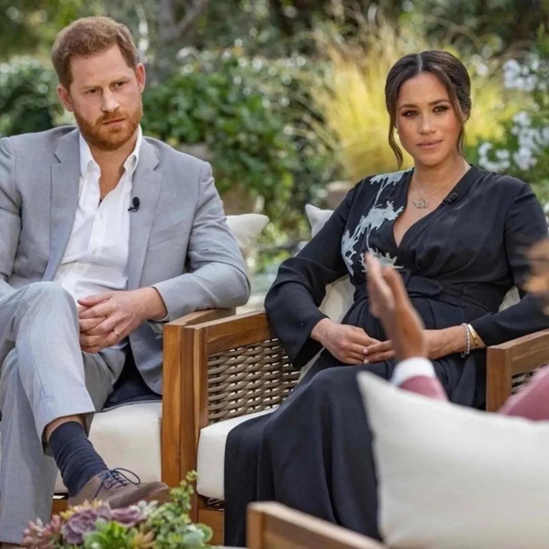 威廉夫妇公开亮相，凯特粉衣配长裤飒爽酷帅，