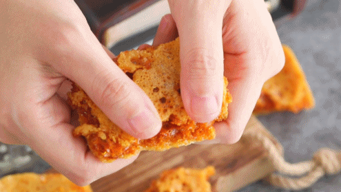 很火的一道甜美小吃，口感酥脆甜蜜，满口香甜，一咬咔嚓脆