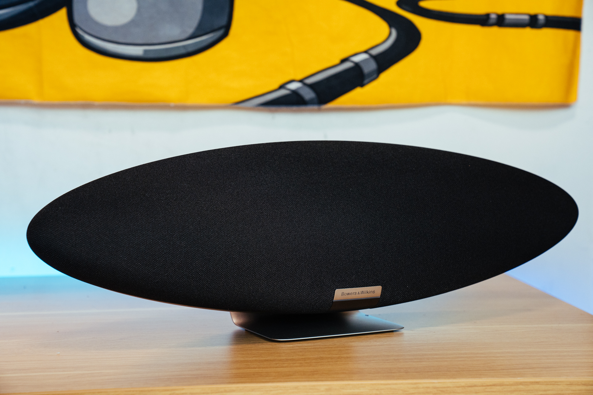 Classic inheritance, Zeppelin comes from the wind B&W Zeppelin 5