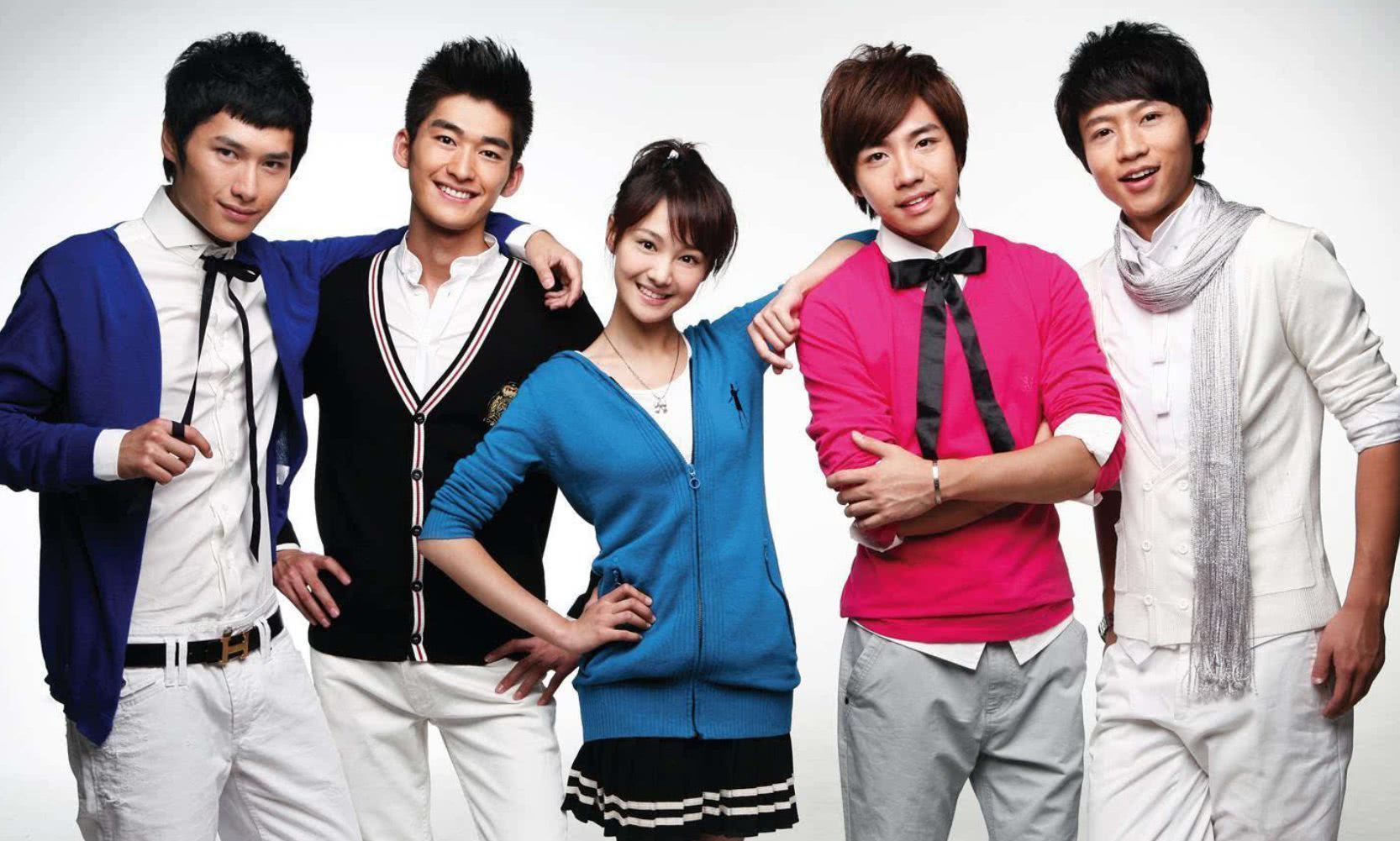 郑爽遭网友炮轰，不敬业还嘚瑟，粉丝再多也架