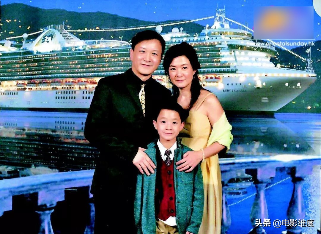 59岁黄子华情路坎坷,三段感情均以分手告终,网友:家庭影响