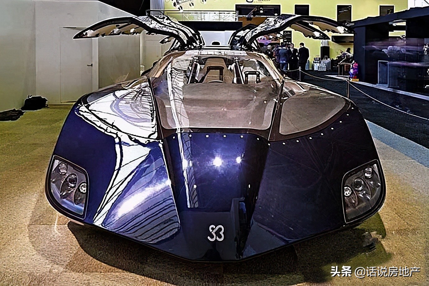 The fastest bus in the world has a top speed of 255 kilometers per hour