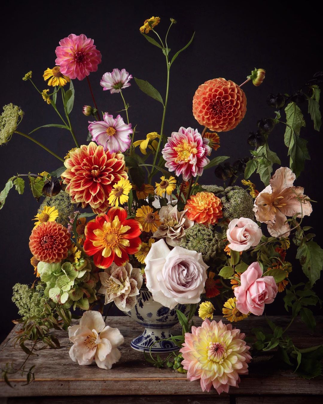 Mid-autumn flower arrangement - iNEWS