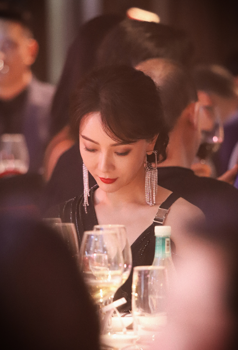 咏梅夺得最佳女主演！人到中年依旧活出自己的姿态，网友：我酸了