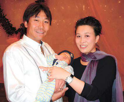 讓那英苦戀10年未婚生子、卻劈腿打人還吸毒，前國腳高峰現(xiàn)狀如何