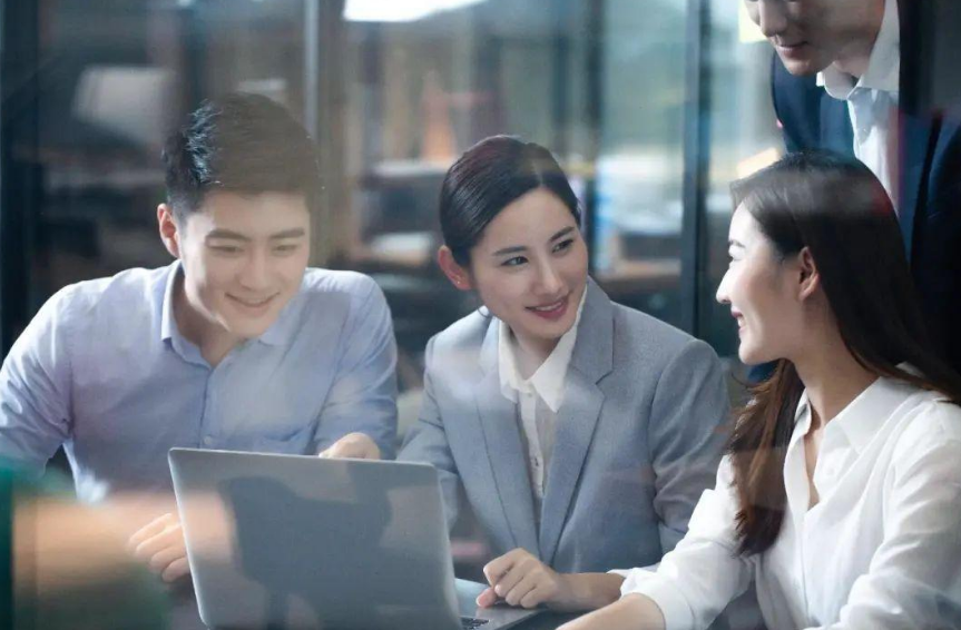 職場新人如何迅速融入環(huán)境，并結(jié)交人脈？看透以下4點(diǎn)自然明白