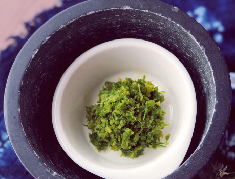 图片[1]-腌韭菜花别只会放盐多加3个技巧韭菜花越嚼越香能吃一年-起舞食谱网