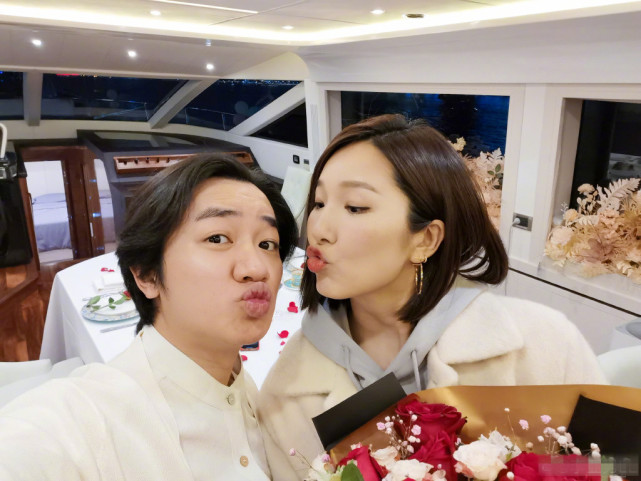 李亞男曬大女兒第一天上幼兒園，2歲天韻自己背書包，獨立又乖巧