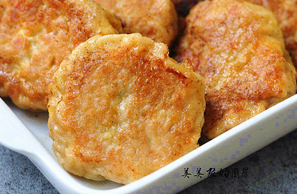 三伏天，多给孩子做豆腐饼，薄皮脆嫩，香软好消化，比肉饼更香