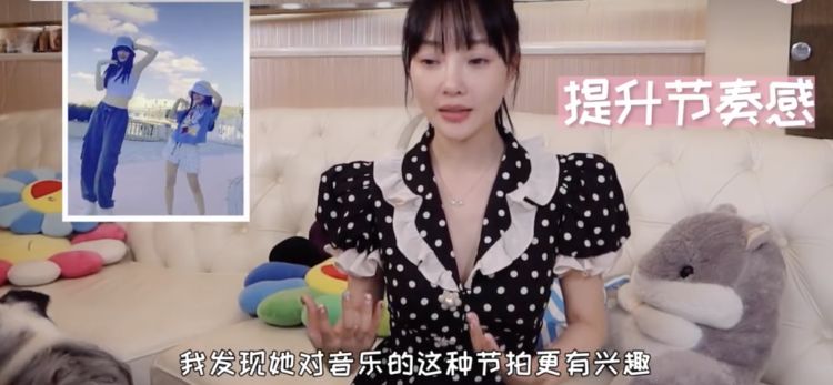 李小璐晒女儿练舞蹲马步，甜馨忍痛坚持惹人疼，网友直呼像贾乃亮