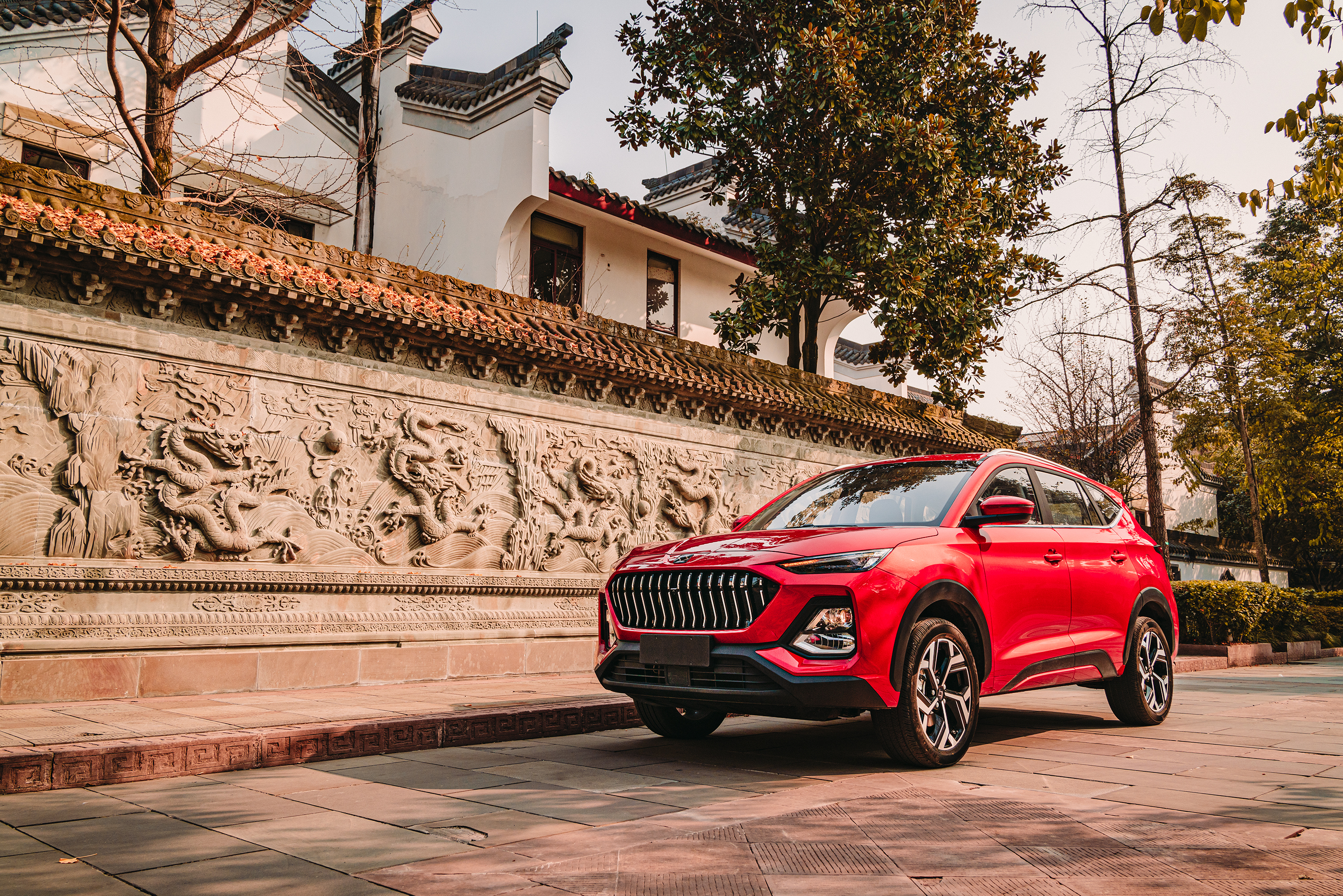 10万元就能买的6座中型SUV，回家过年你需要一台思皓X8