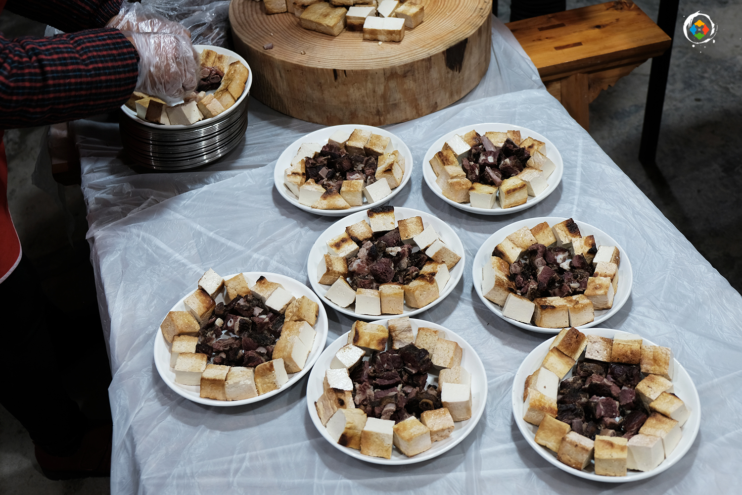 倡导留守重庆过年，年夜饭直接送到家，近300家美食全力支持