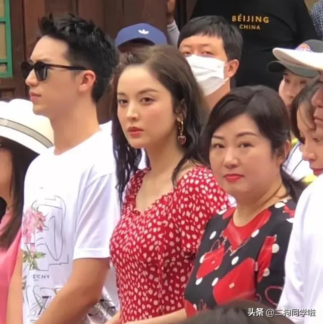 古力娜扎放飞自我？新戏开机脸圆发福明显，与