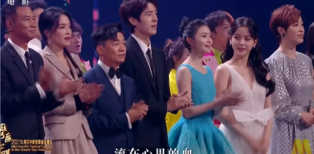 大湾区晚会终于不再流量当道,王菲不在C位,赵丽颖镜头一扫而过