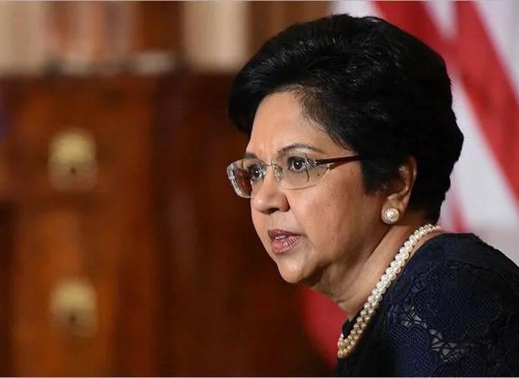 这个印度女人打败可口可乐，每天从我国赚走9千