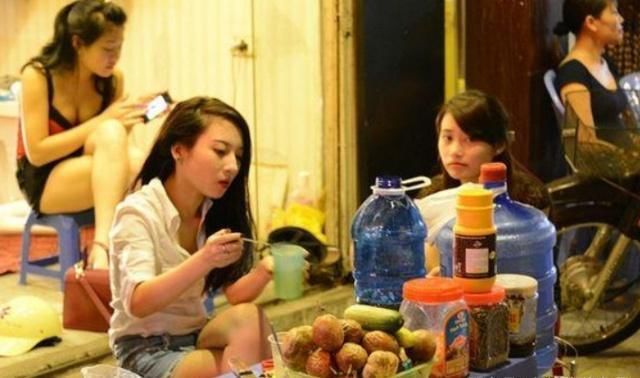 看上一位缅甸姑娘，问她70块钱能干嘛？她害羞的